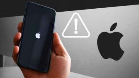 iphone in mano logo apple