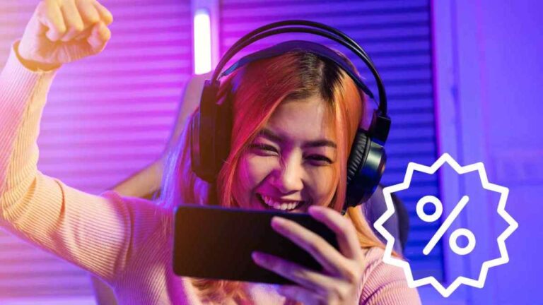 Il gioco del momento in super offerta: server bloccati dalla promozione del secolo ragazza con cuffie gioca smartphone