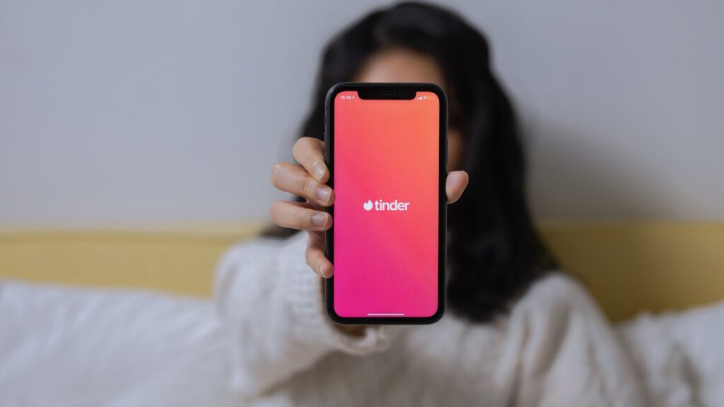 tinder truffa pericolo